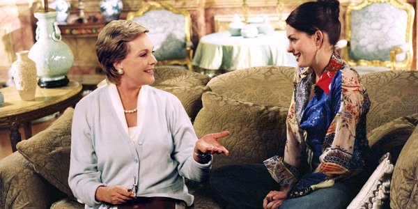 Julie Andrews and Anne Hathaway in The Princess Diaries 2: Royal Engagement