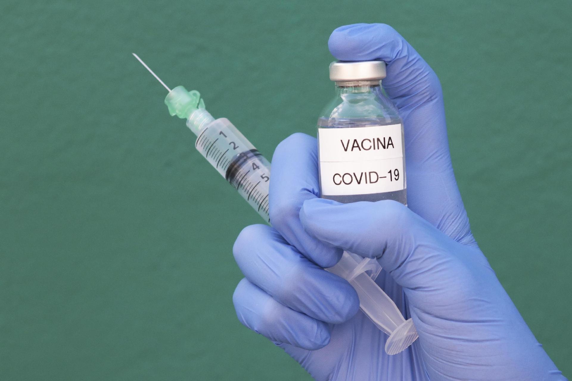 Vacinação anti-covid vai começar por médicos e idosos na Itália - 06/09/2020 - UOL VivaBem