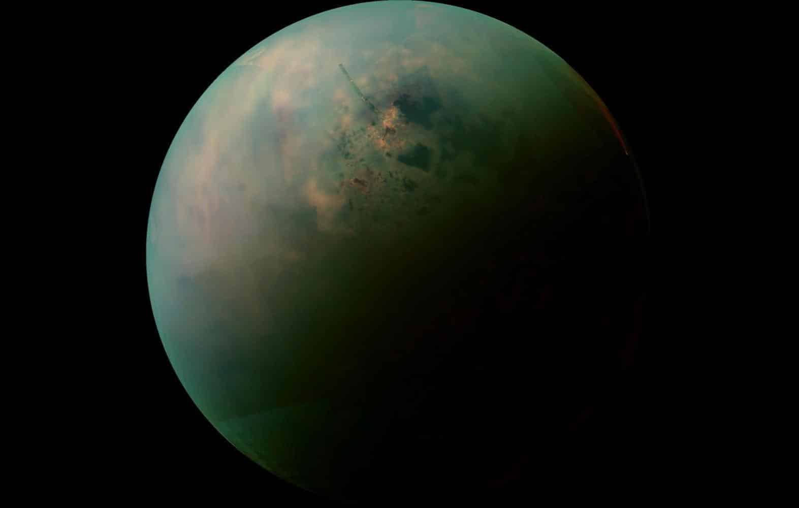 Molécula 'estranha' detectada em Titan nunca foi encontrada em qualquer atmosfera