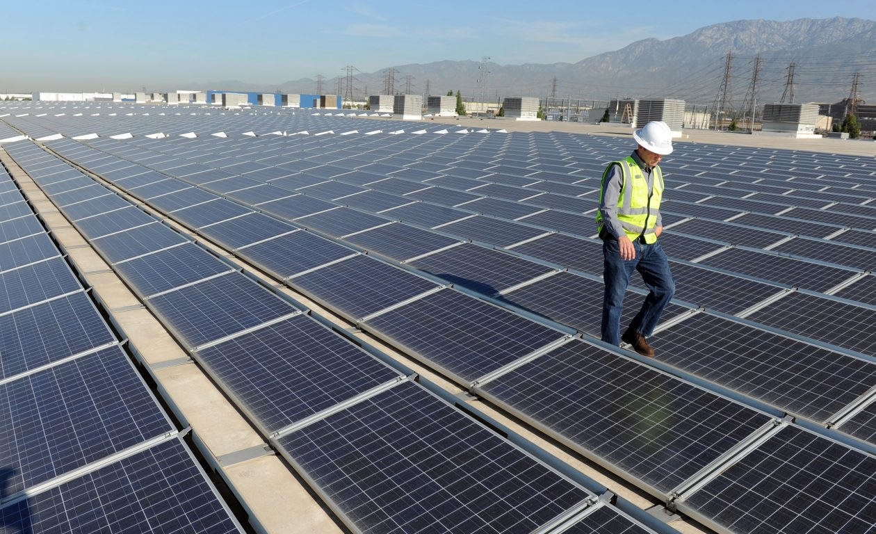 Preços dos painéis solares devem baixar cerca de 35% em 2018 - Pplware