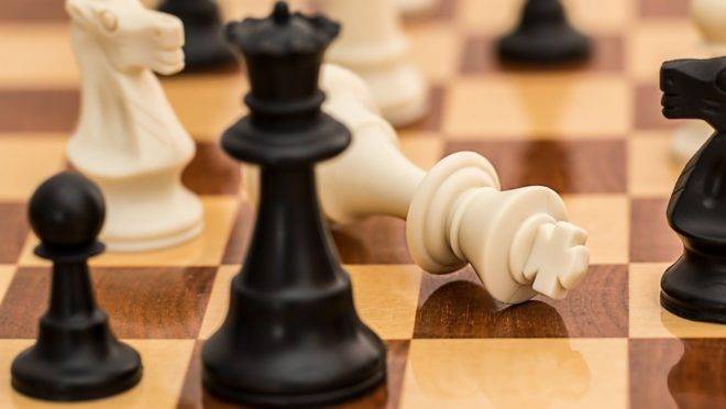 O estudo de 125 anos de partidas de xadrez eliminamos que não alcançamos o pico no jogo até 30 anos