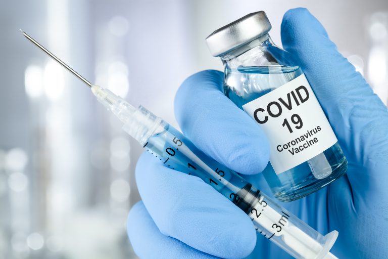 Agora temos 2 candidatos eficazes à vacina contra o coronavírus. O que isso realmente significa?