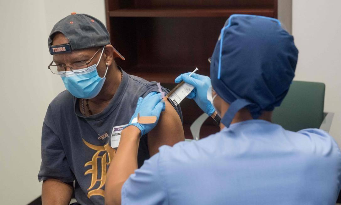 Pfizer vai solicitar aprovação de emergência para sua vacina 'dentro de alguns dias'