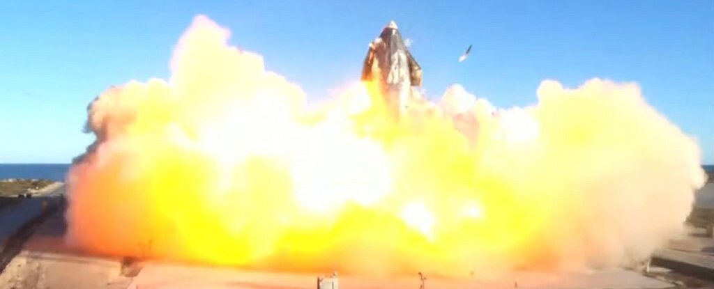 Protótipo de nave espacial SpaceX lançado com sucesso... e, em seguida, caiu em uma enorme bola de fogo