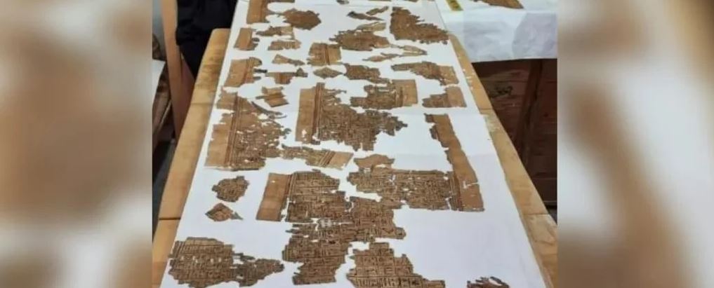 Pergaminho gigante do 'Livro dos mortos' descoberto no antigo cemitério egípcio
