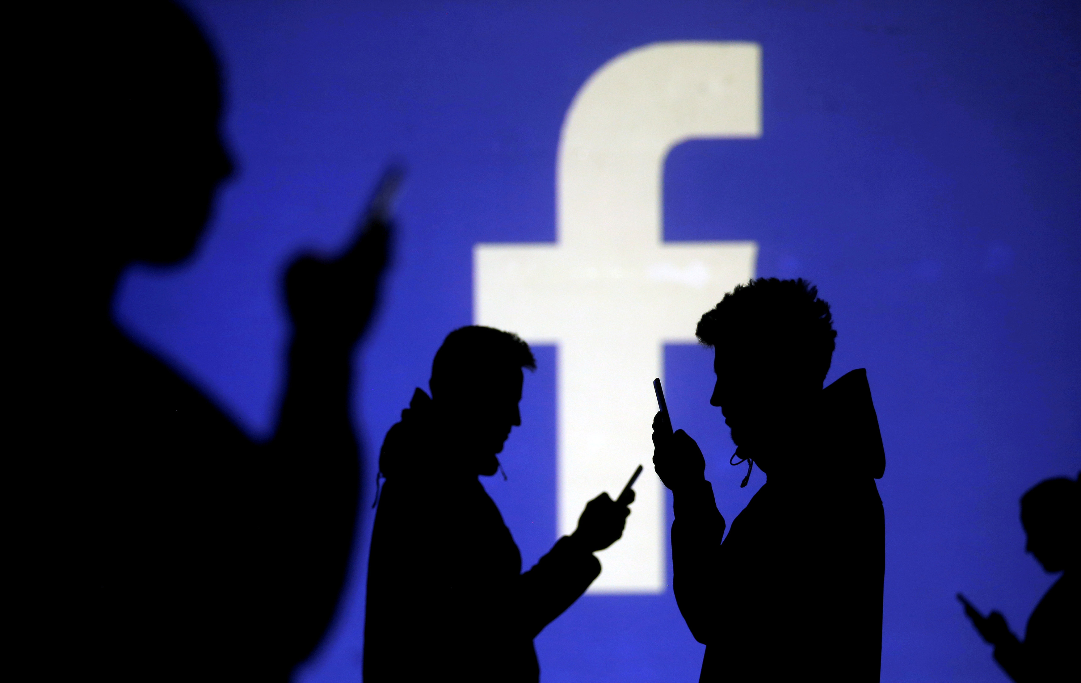 EUA: O Facebook deixará de anunciar coldres de armas e equipamentos militares até o Dia da Posse